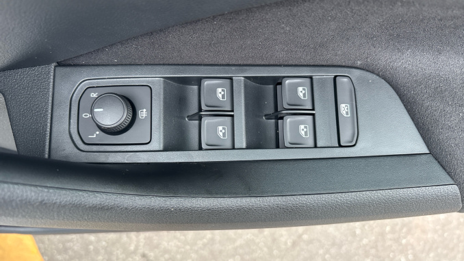 Skoda Kamiq 1.0 TSI Design Edition 5dr DSG Petrol Hatchback - Image 27